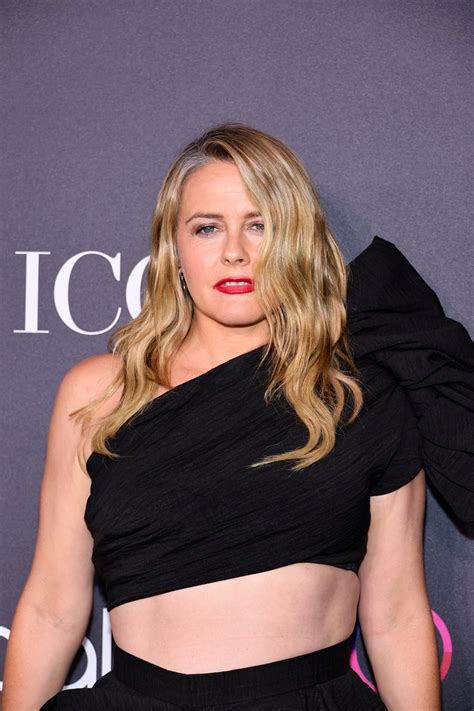 Alicia Silverstone poses nude for the first time ever 